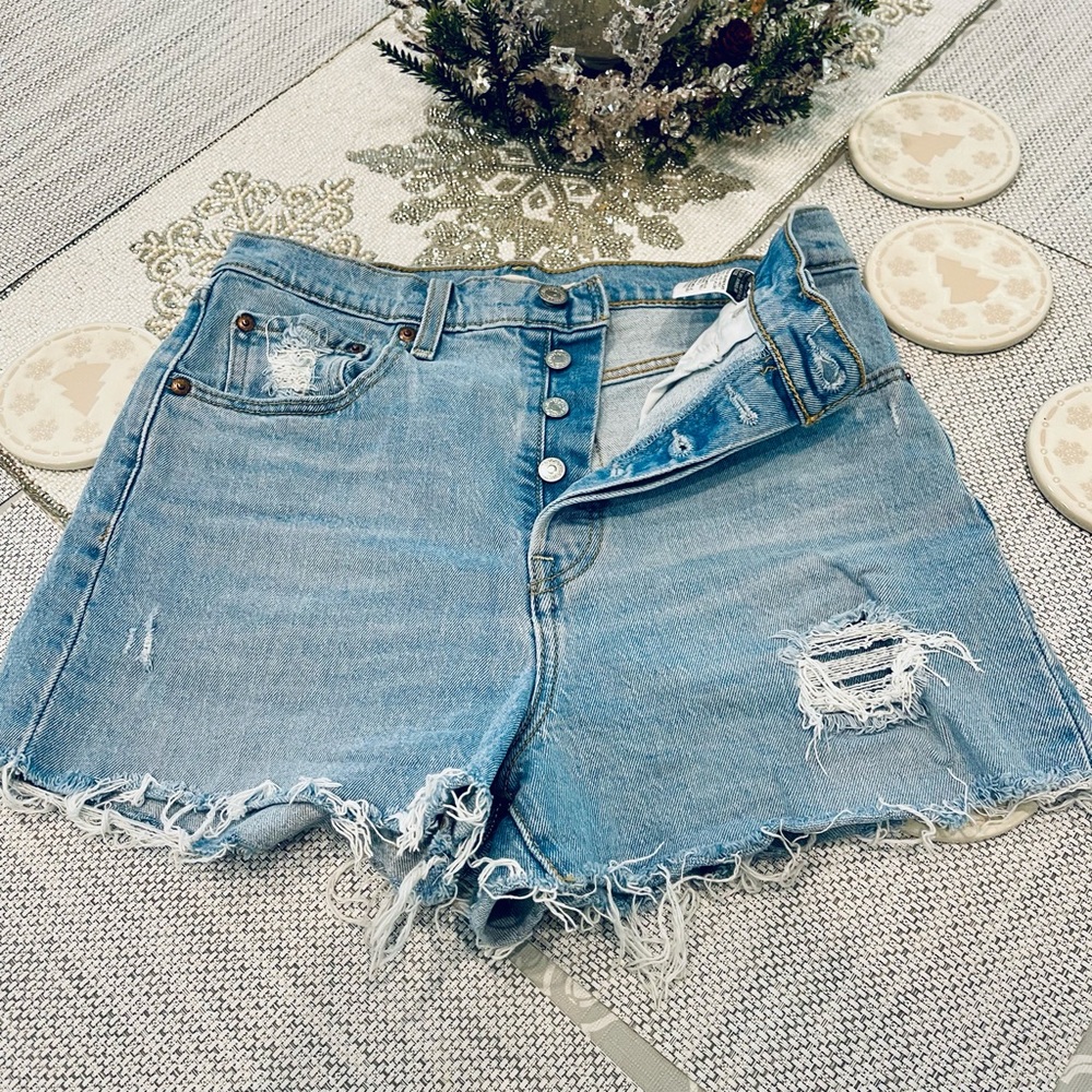 Premium Levi's 501® HIGH RISE
WOMEN'S SHORT